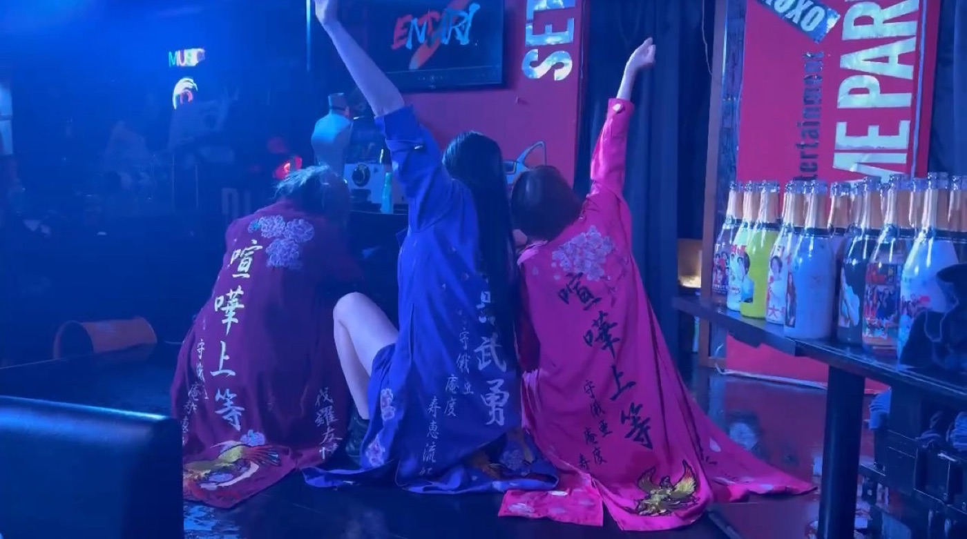 盛り上がるエンパリの店内